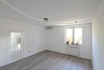 Spațiu comercial, de 92 mp, în Central - 6