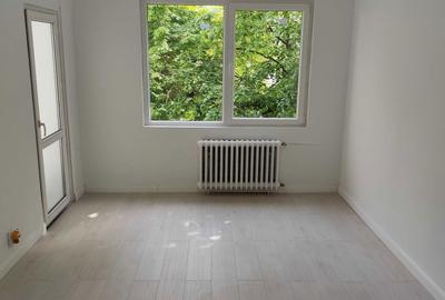 Apartament cu 3 camere decomandat în Drumul Taberei - 2