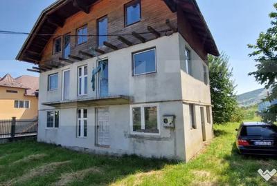 Casă cu 5 camere cu Teren 1500 Mp în Unirea - 2