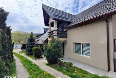 Casă cu 8 camere cu Teren 1270 Mp în Central - 2