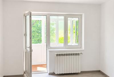 Apartament cu 3 camere semidecomandat în Sud-Vest