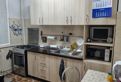 Proprietar vand ap decomandat 2 camere zona Valea Ialomiței sector 6. - 10
