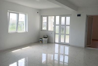 Casă cu 4 camere cu Teren 400 Mp în Central