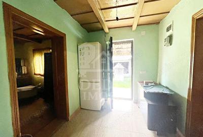 Casa de vanzare si teren de 3000mp in satul Calea Mare, Bihor - 2