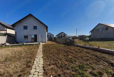 Casă cu 4 camere în Central - 2