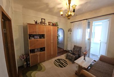 Apartament cu 3 camere semidecomandat, mobilat în Decebal - 12