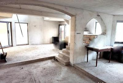 Casă cu 6 camere cu Teren 505 Mp în Cetate - 1