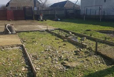 Casă cu Teren 35 Mp în Central - 2