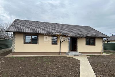 Casă individuală cu 3 camere cu Canalizare în Dumbrava Roșie - 2