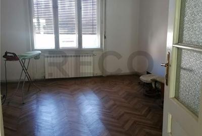 Apartament cu 3 camere în Orașul Nou