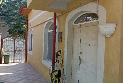 Casă cu 6 camere cu Teren 150 Mp în Central - 2
