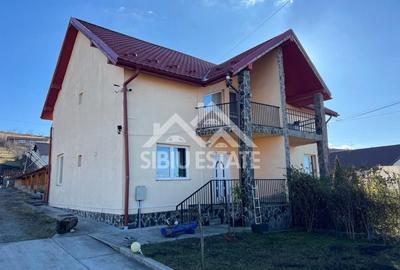 Casa duplex 100 mp utili, la intrare Sura Mare teren 1500 mp teren