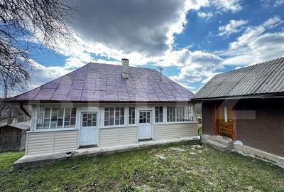 Casa la munte, teren 8324 mp, anexe, zona comuna Bucium