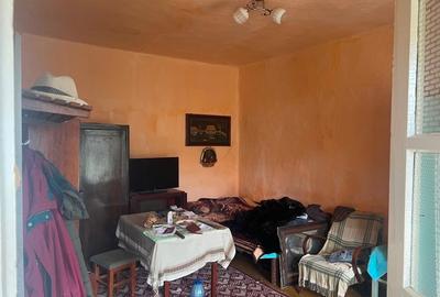 Vând cotă de 85% casă bătrânească -Com. Liebling - 10