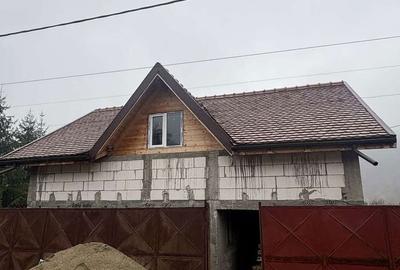 Casă cu 4 camere în Cetățeni - 1