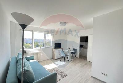 Garsonieră în Titan