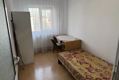 Apartament cu 3 camere semidecomandat în Central - 1