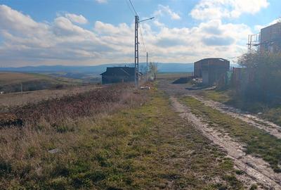 Teren intravilan de 652 mp, în Aroneanu - 4