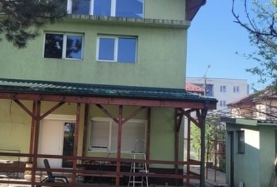Casă cu 6 camere cu Teren 511 Mp în Central