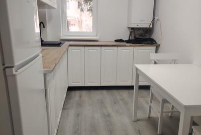 Apartament cu 2 camere semidecomandat, mobilat în Tractorul - 2