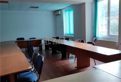 Spațiu comercial, de 24 mp, în Central - 13