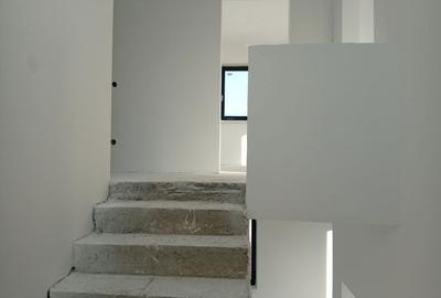 Casă cu 4 camere în Central - 2