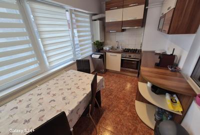 Apartament cu 3 camere decomandat în Central - 2