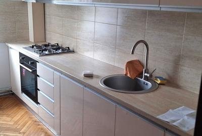 Apartament cu 4 camere decomandat în Central - 1