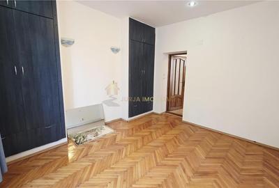 Apartament cu 3 camere semidecomandat, mobilat în Central - 20