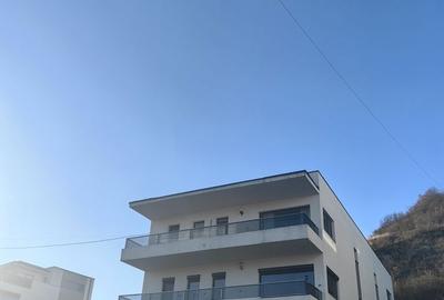 Casă cu 4 camere cu Teren 175 Mp în Grigorescu