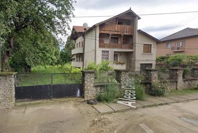 Casă cu Teren 600 Mp în Central - 4