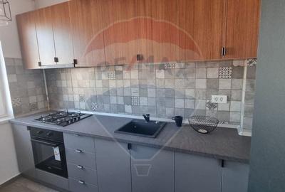 Apartament cu 3 camere de inchiriat in zona Km 5 - 4