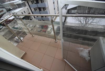 Apartament cu 2 camere semidecomandat, mobilat în Titan