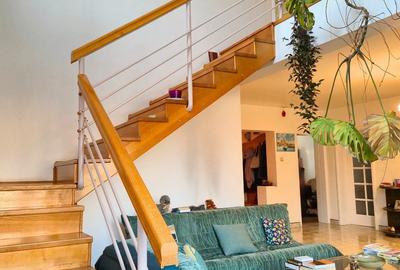 Casă cu 5 camere cu Teren 500 Mp în Central - 1