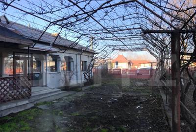 Casă cu 8 camere cu Teren 1038 Mp în Central