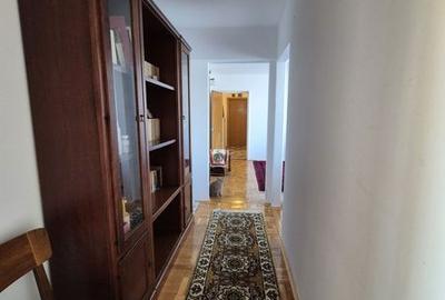 Apartament cu 4 camere în Tomis Nord