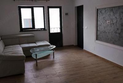 Apartament cu 3 camere decomandat în Central - 1