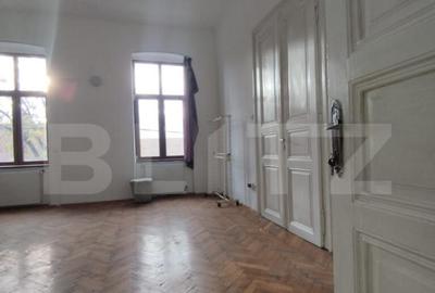 Cladire 3 camere, etaj intermediar, fatada platita, Piata Ma - 9