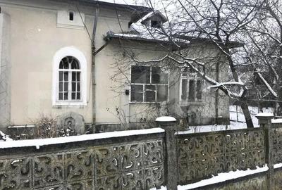 Casă cu 3 camere cu Teren 3920 Mp în Central - 1