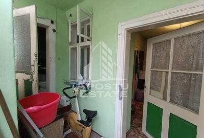 Casa la curte comuna, necesita renovare, situata in zona Dambovita. - 4