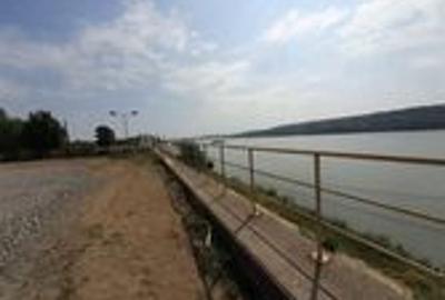 Oltenita - teren pe malul Dunarii cu chei betonat si ponton pt barje - 3