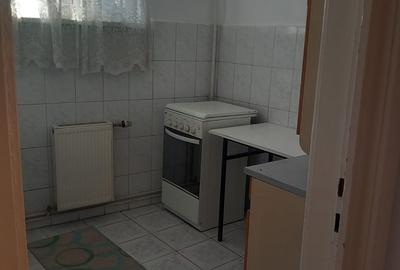 Casă cu 4 camere cu Teren 160 Mp în Vatra Luminoasă