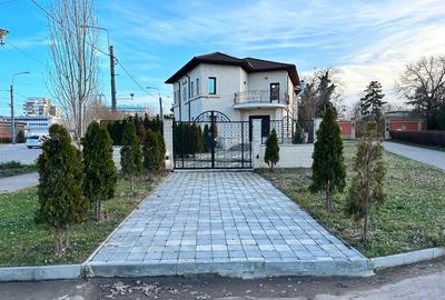 Casă individuală cu 8 camere în Central