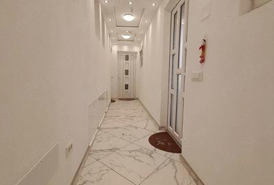 Casă cu 8 camere cu Teren 2594 Mp în Vest - 5