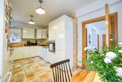 Casa complet mobilata 5 camere 3 bai curte generoasa - 10