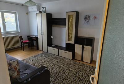 P.F, apartament 2 camere decomandat, Podul de Fier - 1