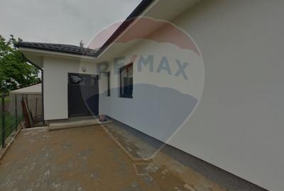 Casă individuală cu 4 camere cu Canalizare în Nord-Est - 10