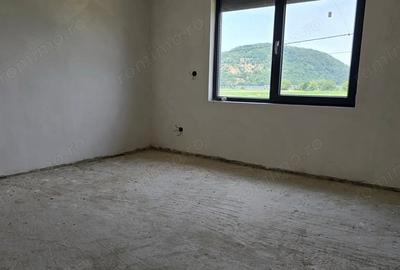 Casă cu 6 camere în Leșnic - 10