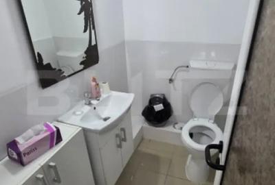 Spațiu comercial, de 350 mp, în Central - 4