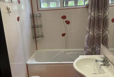 Apartament cu 3 camere semidecomandat în Berceni - 2